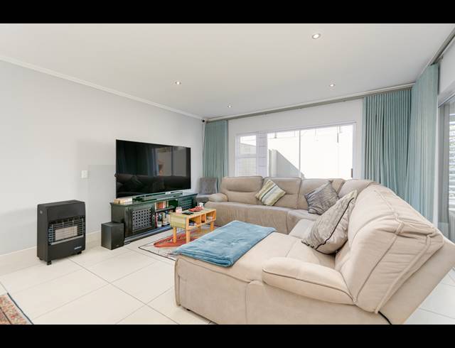 3 BEDROOM TOWNHOUSE FOR SALE IN BRYANSTON